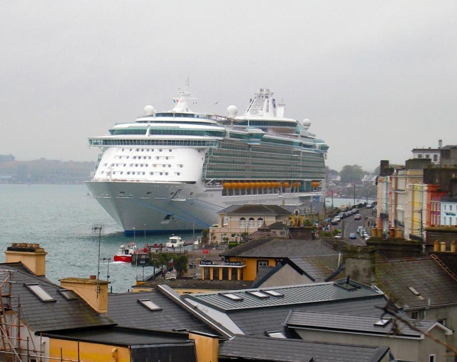 Watersedge Hotel Cobh Eksteriør billede