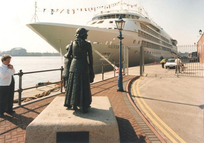 Watersedge Hotel Cobh Eksteriør billede