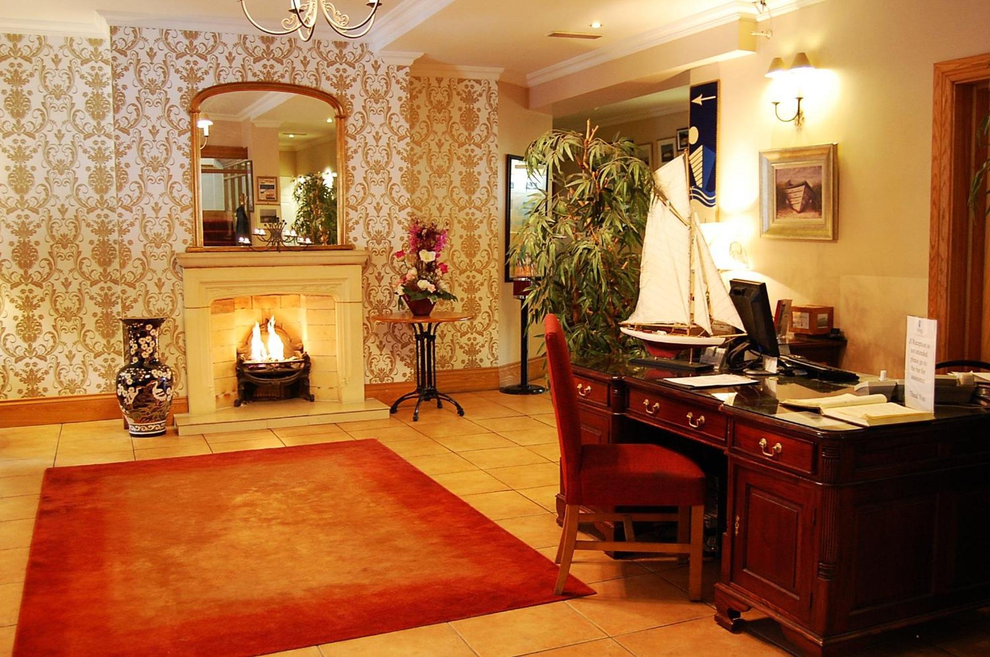 Watersedge Hotel Cobh Eksteriør billede