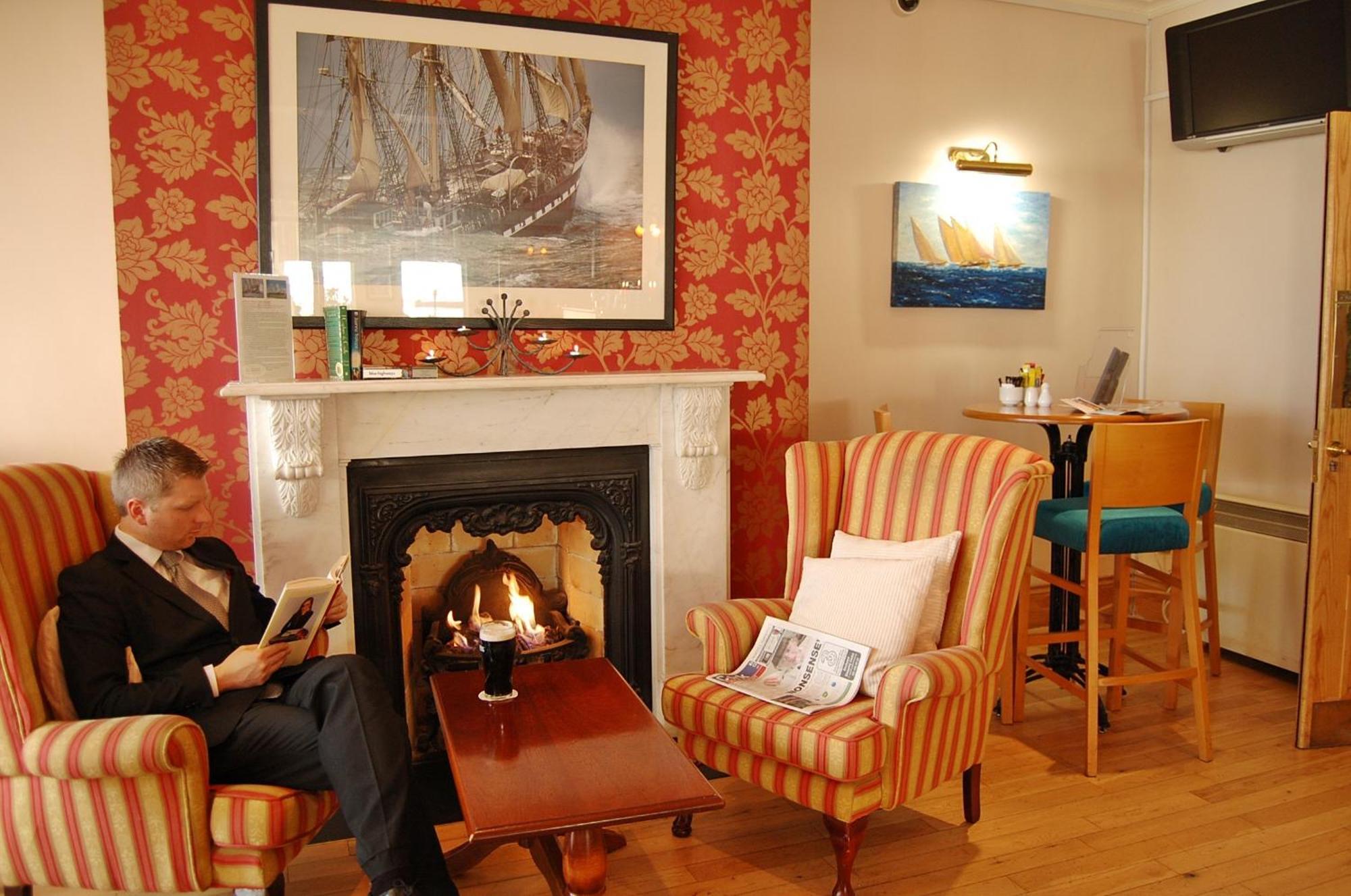 Watersedge Hotel Cobh Eksteriør billede