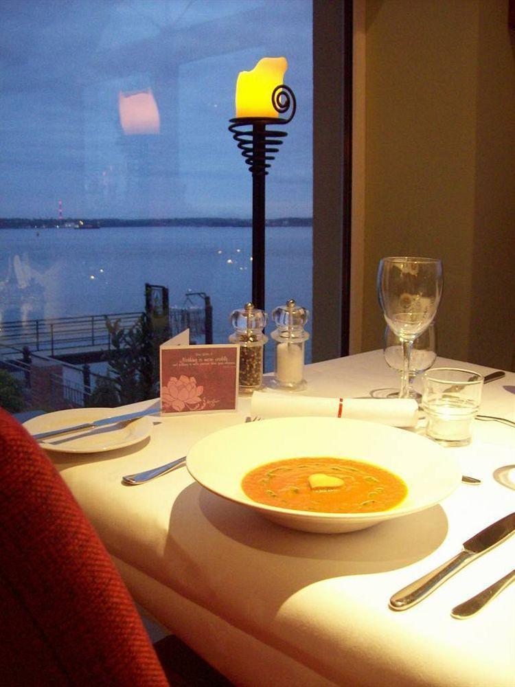 Watersedge Hotel Cobh Eksteriør billede