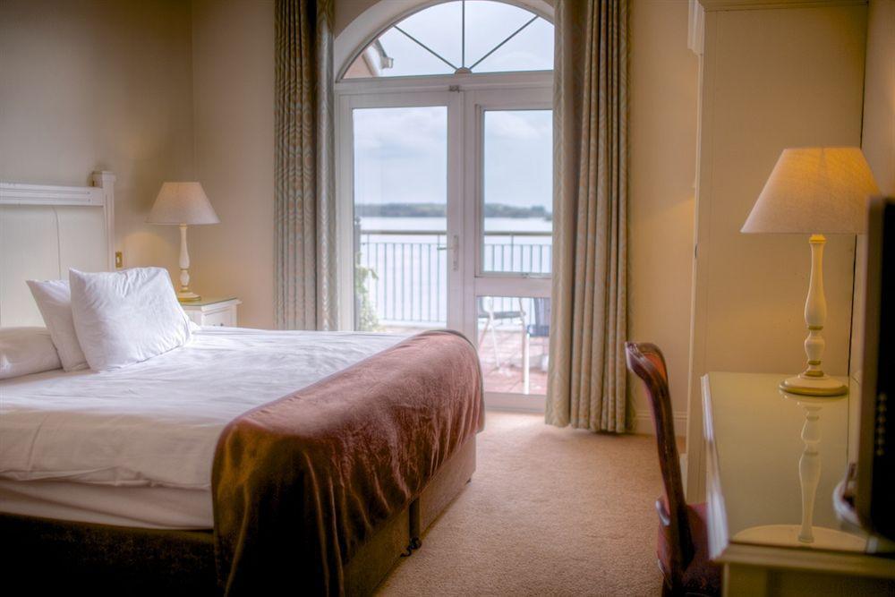Watersedge Hotel Cobh Eksteriør billede