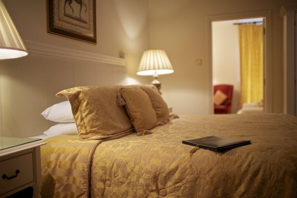 Watersedge Hotel Cobh Eksteriør billede