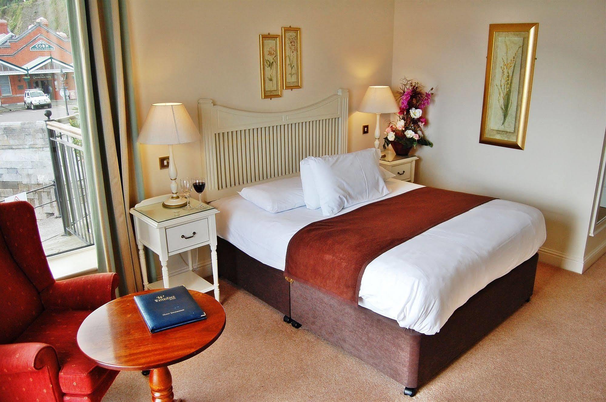 Watersedge Hotel Cobh Eksteriør billede