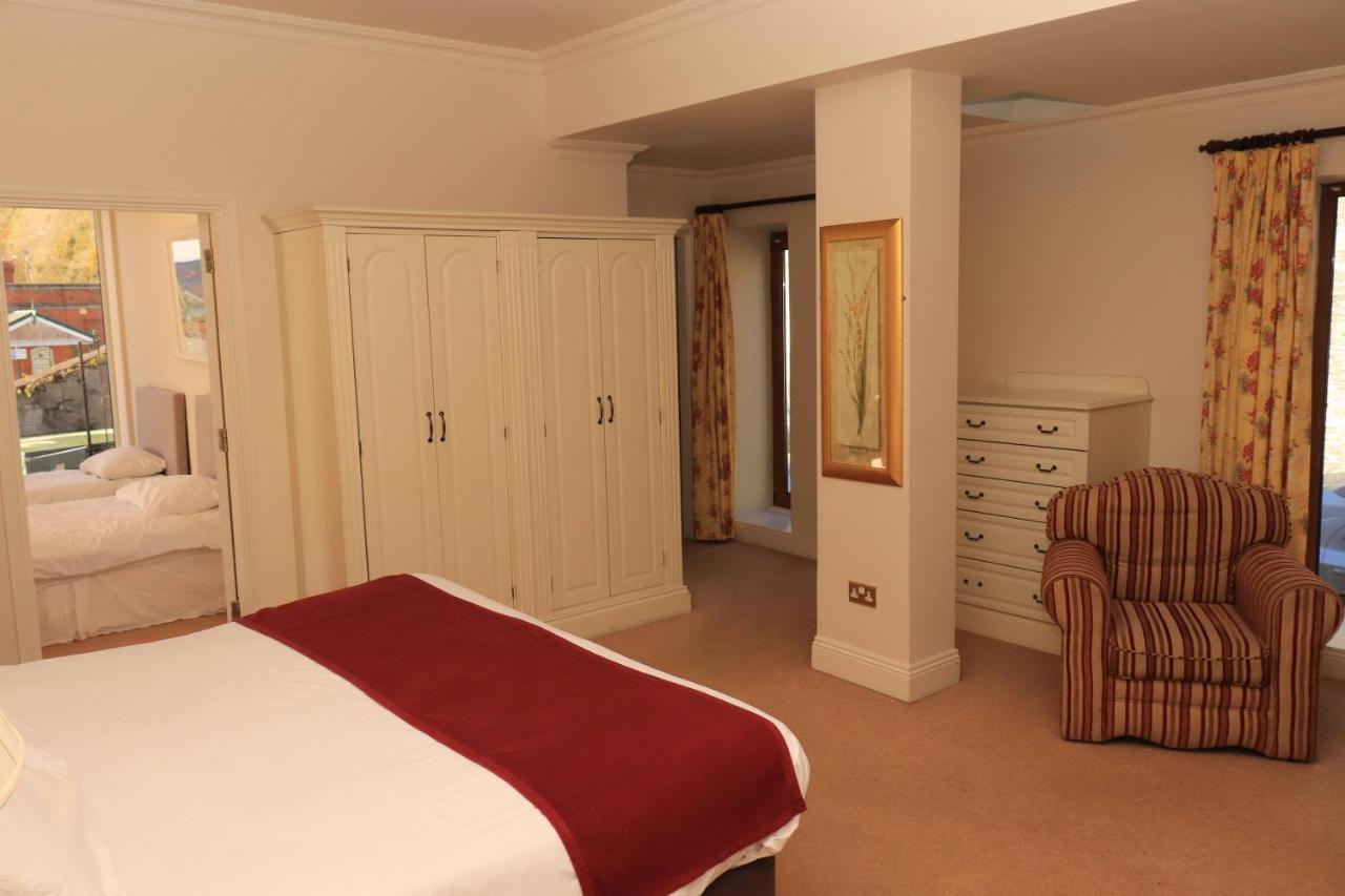 Watersedge Hotel Cobh Eksteriør billede